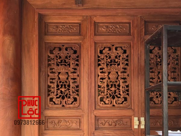 Cánh cửa bức bàn có tính ứng dụng như thế nào đối với nhà gỗ cổ truyên