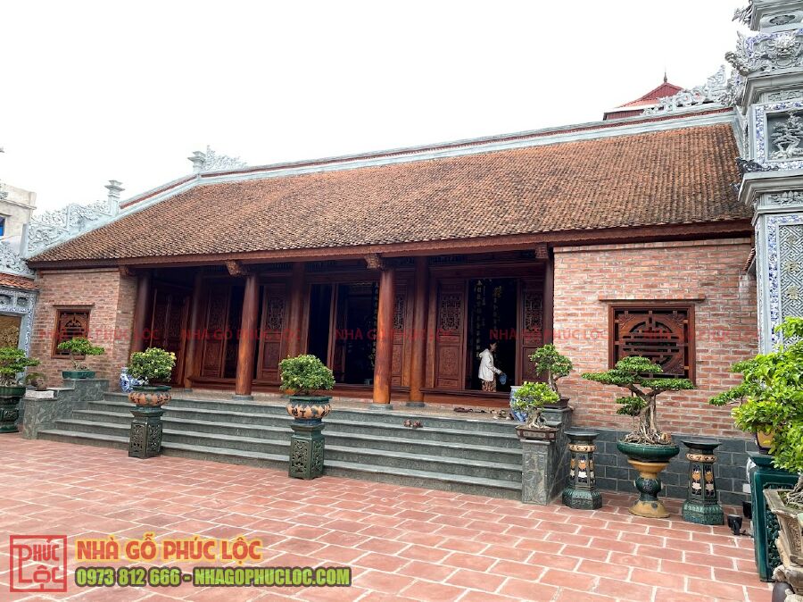 Nhà cổ truyền cửa sổ buồng gói đục chữ Thọ sang trọng