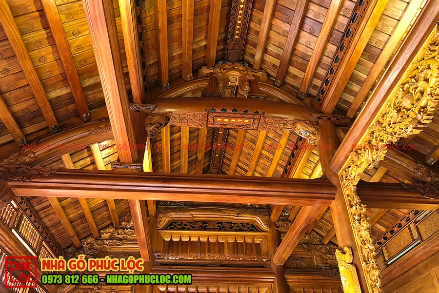 Bên trong căn nhà gỗ 5 gian cổ truyền