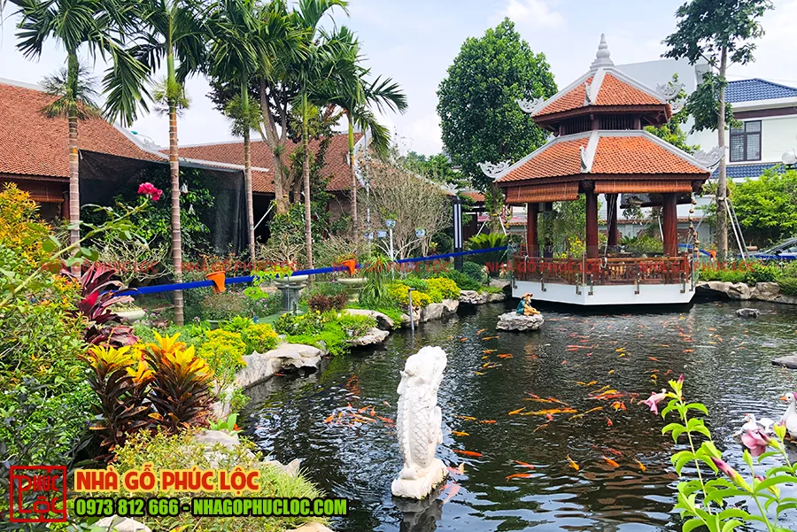 Phần sân vườn nhà gỗ cổ truyền
