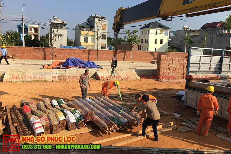 Các cấu kiện được vận chuyển đến địa điểm thi công