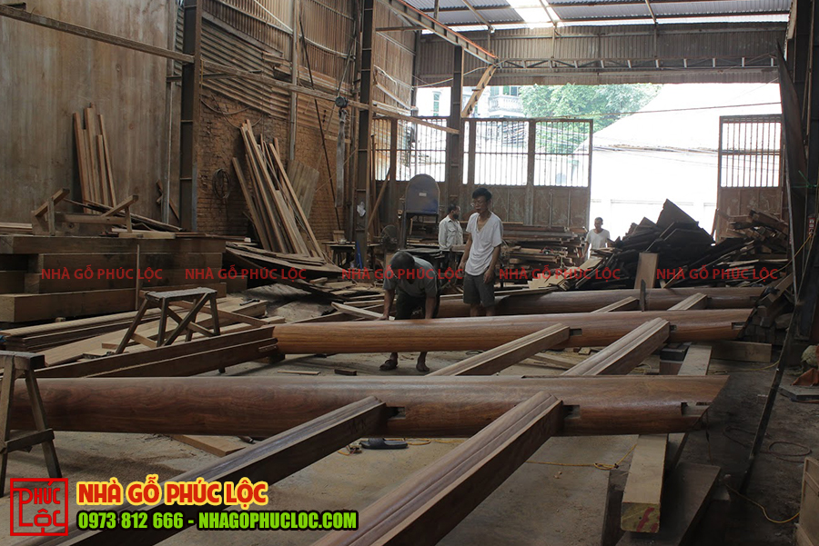 Hình ảnh lắp ghép nhà gỗ tại xưởng 