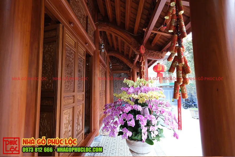 Phần hiên nhà gỗ 5 gian