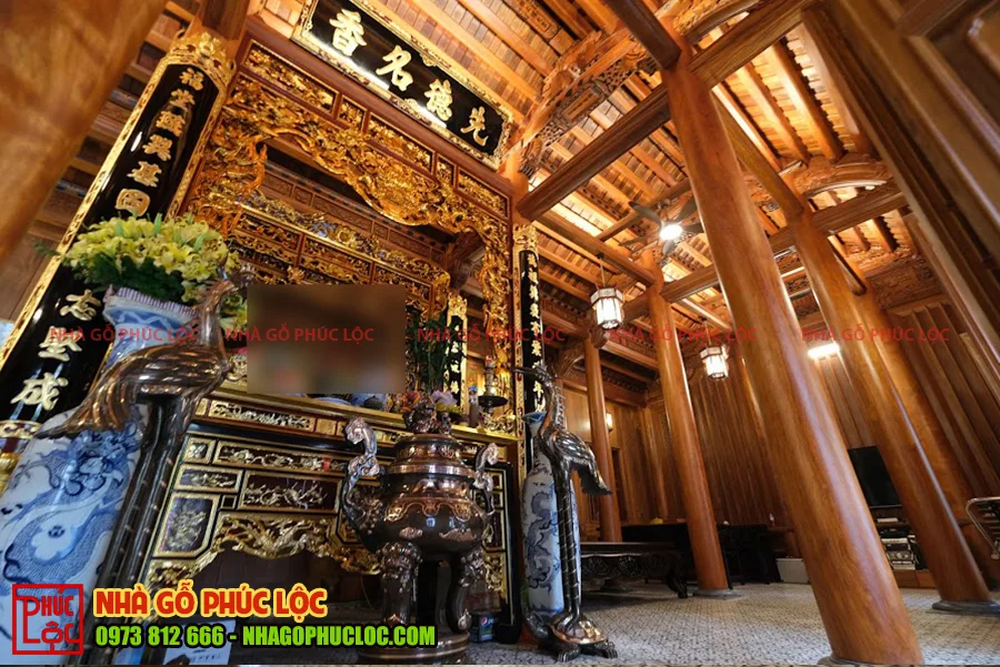 Gian thờ cúng nhà gỗ