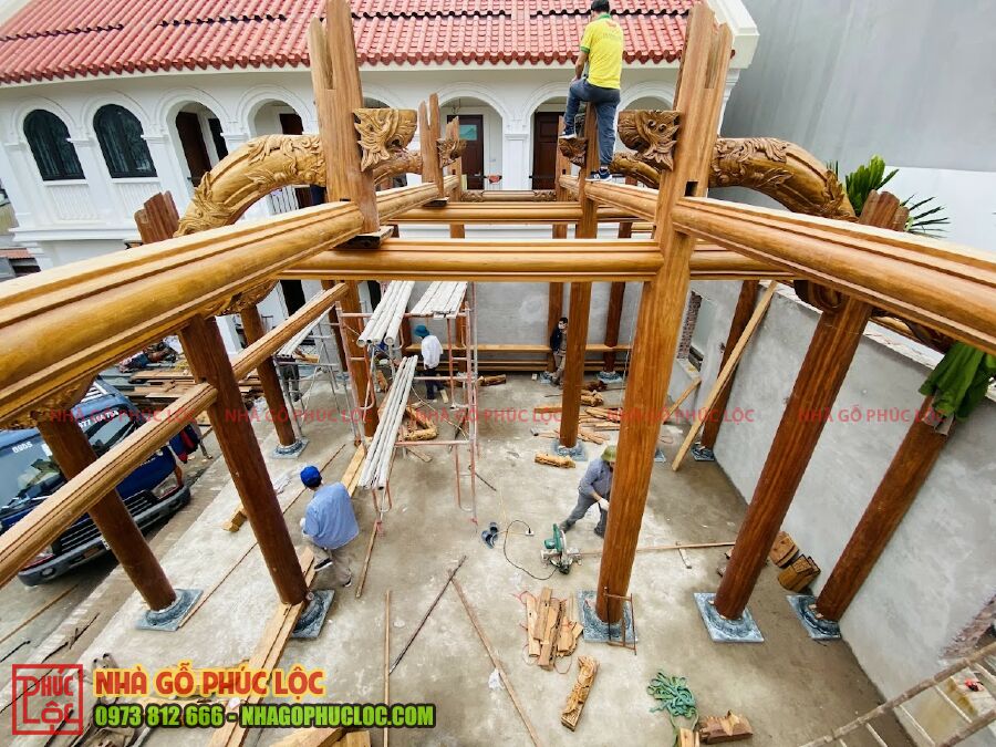 Lắp dựng nhà gỗ 3 gian 22 cột