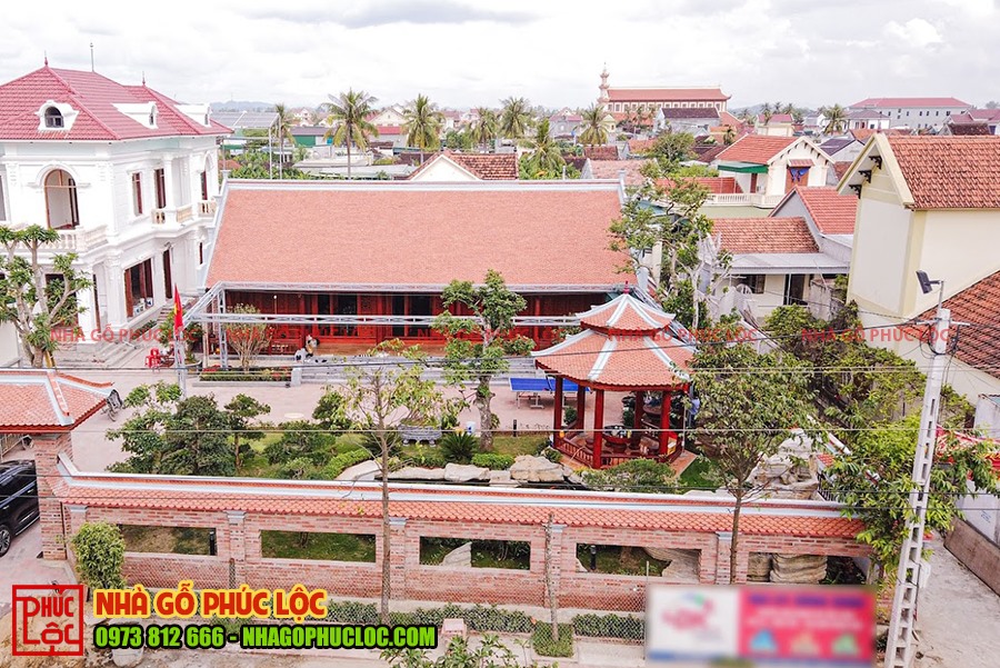 Nhà gỗ 5 gian kết hợp biệt thự sân vườn