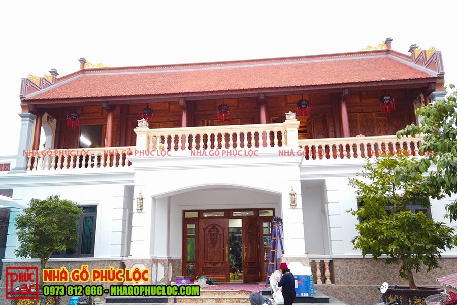 Nhà gỗ cổ truyền làm trên tầng 2